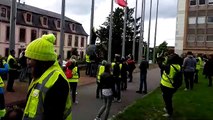 Forbach : le drapeau européen remplacé par un gilet jaune