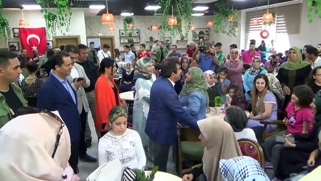 Bu kafenin tüm çalışanları down sendromlu bireyler