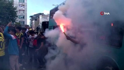 Ali Koç, taraftarları stada uğurladı