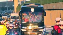 Galatasaray ve Fenerbahçe takım otobüsleri Türk Telekom Stadı'na geldi - İSTANBUL