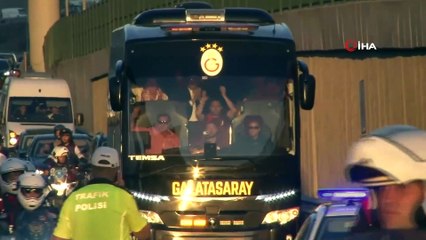 Takımlar stada ulaştı