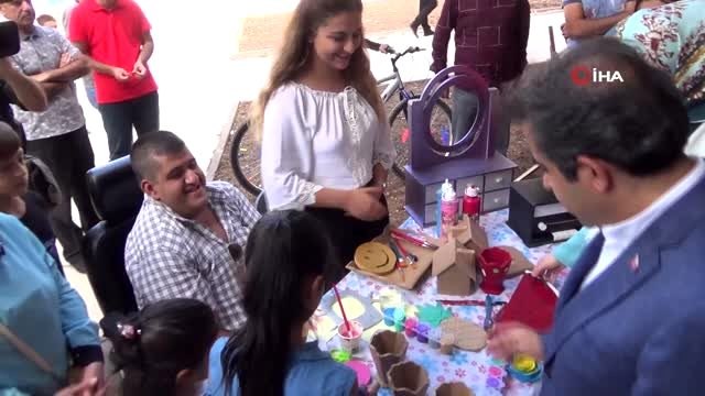 Bu kafenin tüm çalışanları down sendromlu bireyler