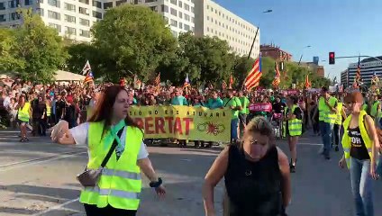 Sabadell mostra el seu suport als detinguts amb una enorme manifestació