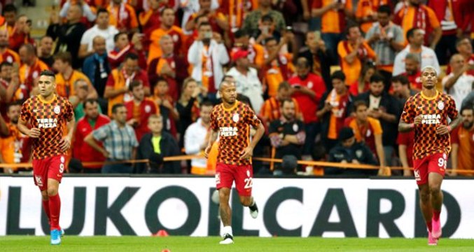Galatasaray, Fenerbahçe derbisine Şampiyonlar Ligi müziğiyle çıktı