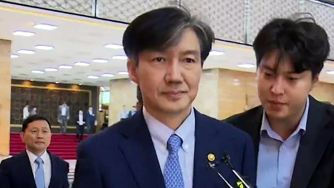 조국 "검찰개혁 위해 이를 악물고 출근하고 있어" / YTN