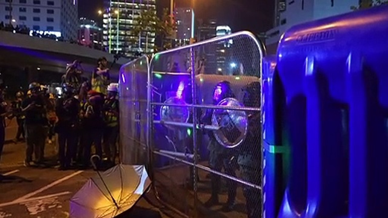 Ausschreitungen in Hongkong am Jahrestag der 'Regenschirm-Proteste'