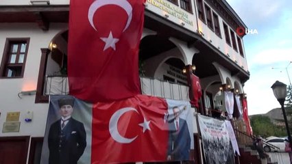 Siyasilerin balkon konuşması yaptığı kahvehane, demokrasi müzesi oldu