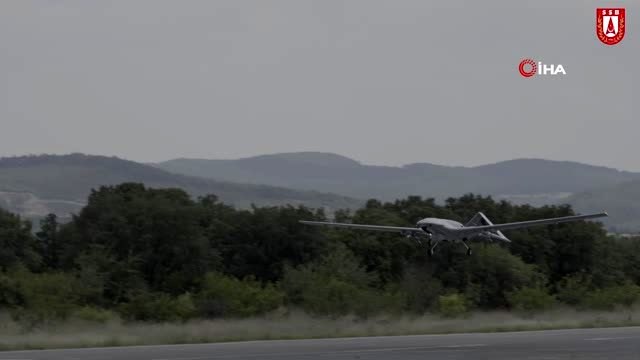 Savunma Sanayii Başkanı İsmail Demir: Jandarma Genel Komutanlığı'na altı adet Bayraktar TB2 SİHA...