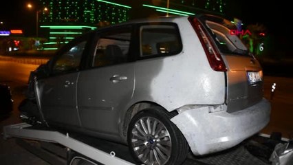 Kontrolden çıkan otomobil bariyerlere çarptı: 1'i ağır, 5 yaralı