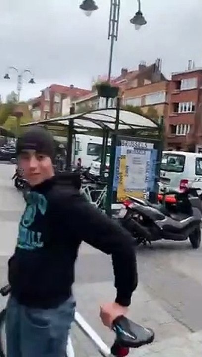 Les rappeurs du groupe belge New School s'introduisent sans autorisation dans le commissariat central de Molenbeek pour tourner un clip