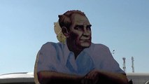 39 yıl sonra belediyesi el değiştiren Kırşehir'de, şehir merkezi girişine dev Atatürk posteri asıldı