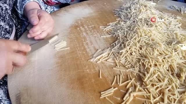 Kadınların imece usulü kış hazırlığı