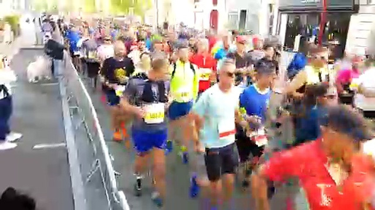 Depart du semi-marathon du lion / les coureurs au départ faubourg des ancêtres à belfort