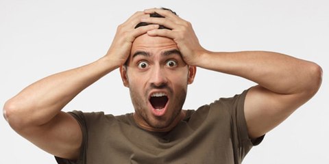 Vídeo Viral: la tremenda leche que se pegan los de la moto, por adelantar por el centro