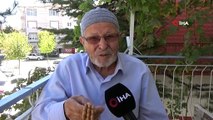 Zeytin çekirdekleri Mehmet Emin dedenin elinde tespih ve kolye oluyor