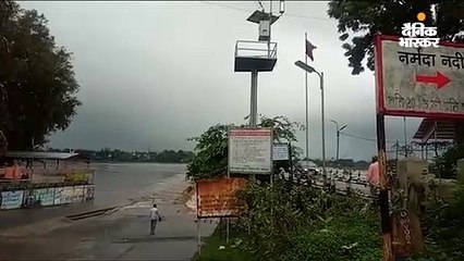 भारी बारिश से श्योपुर-कोटा मार्ग बंद, लोग जोखिम में जान डाल कर रहे नदी-नाले पार