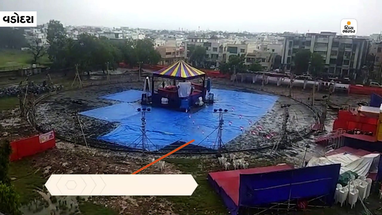 વડોદરામાં નવરાત્રીના પ્રથમ દિવસે જ વરસાદી માહોલ...