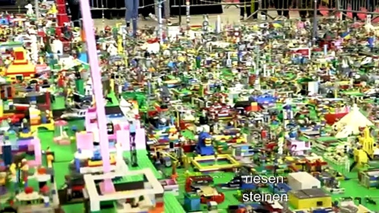 15.000 Lego-Fans bauen Modellstadt in Helsinki