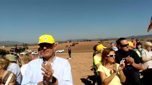 Gritos de 'Absolución' en un acto de JxCat ante la cárcel de Lledoners