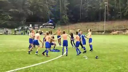 Radość trampkarzy młodszych po wygranym meczu z Pogonią  Barlinek 1-2 (0-1) Flota Świnoujście