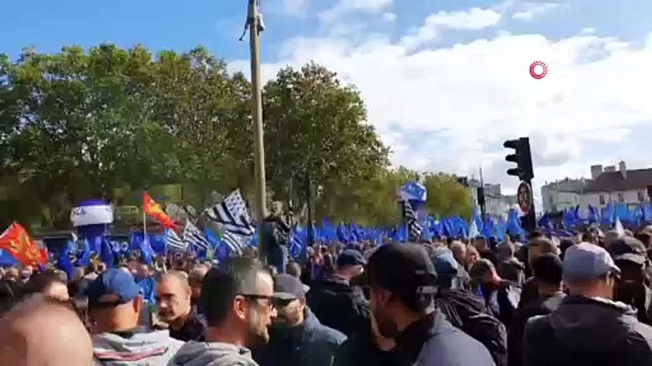 - Fransa’da Bu Kez 22 Bin Polis Sokağa Çıktı