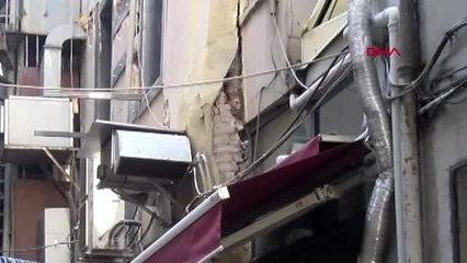 Beyoğlu'nda binada çökme riski