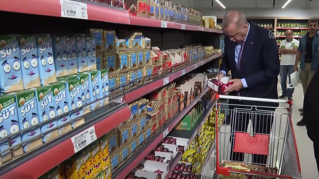 Cumhurbaşkanı Erdoğan, Tarım Kredi Kooperatifi satış mağazasından alışveriş yaptı - İSTANBUL