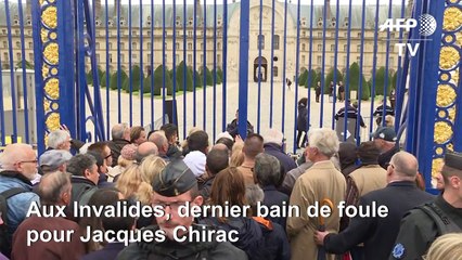 Aux Invalides, dernier bain de foule pour Chirac