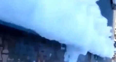 Hatay'da canı sıkılan bir kişi süs havuzlarına şampuan döktü