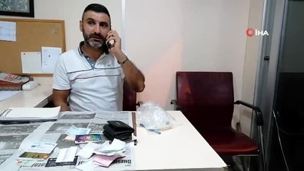 Taksi şoförü bulduğu içi para dolu cüzdanı sahibine ulaştırdı