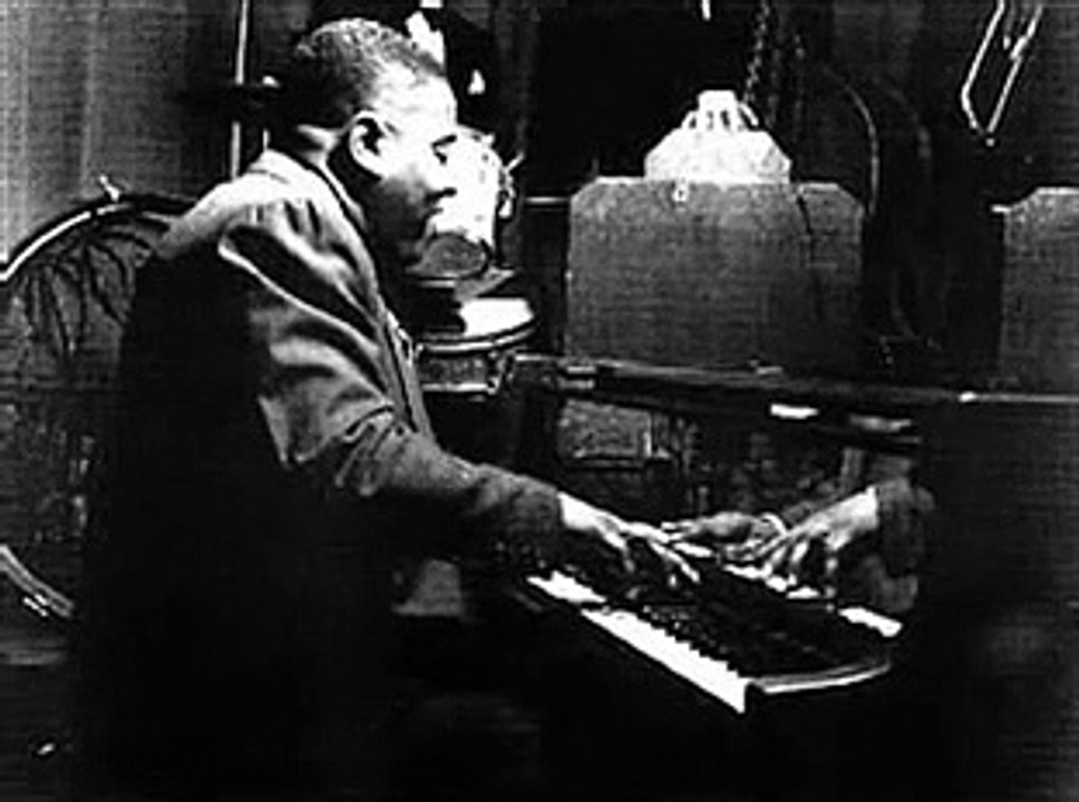 Art Tatum plays "Caravan" - 1940