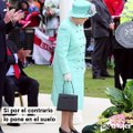 La reina Isabel II envía mensajes secretos con su bolso