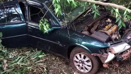 Motorista abandona carro após acidente em Ibema