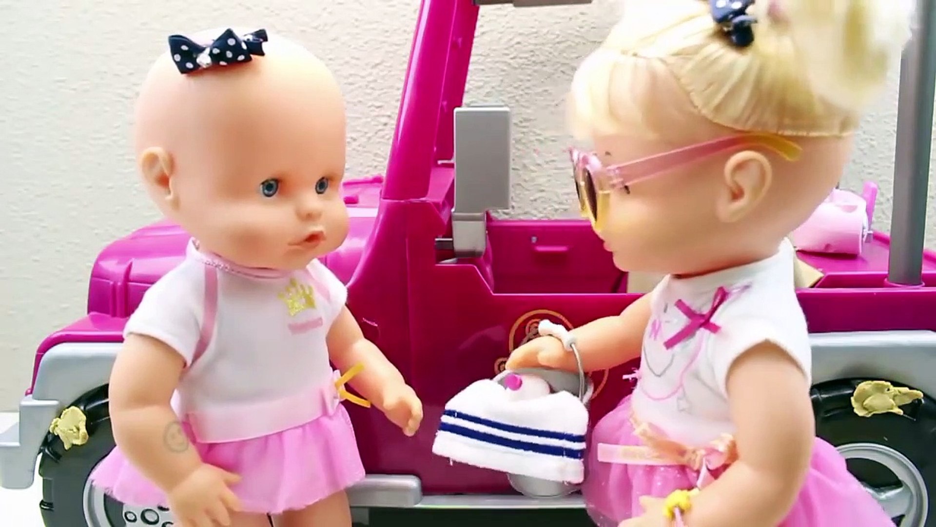 Aventuras de las Bebés Nenuco HERMANITAS TRAVIESAS lavan y limpian el Coche de Juguete - video dailymotion