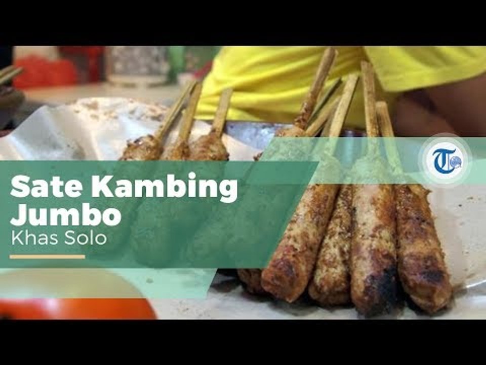 Sate Buntel, Sate dari Daging Kambing Cincang yang Dibumbui dan Dibungkus dengan Lemak
