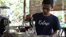 Ngopi Asik Di Kaki Gunung Kelir