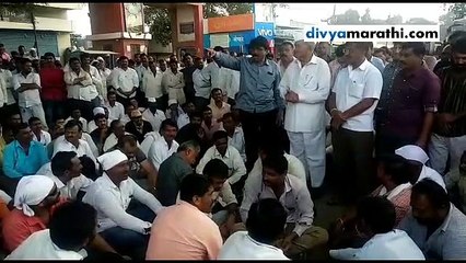 कांदा निर्यात बंदीनंतर सरकारविरोधात शेतकरी रस्त्यावर