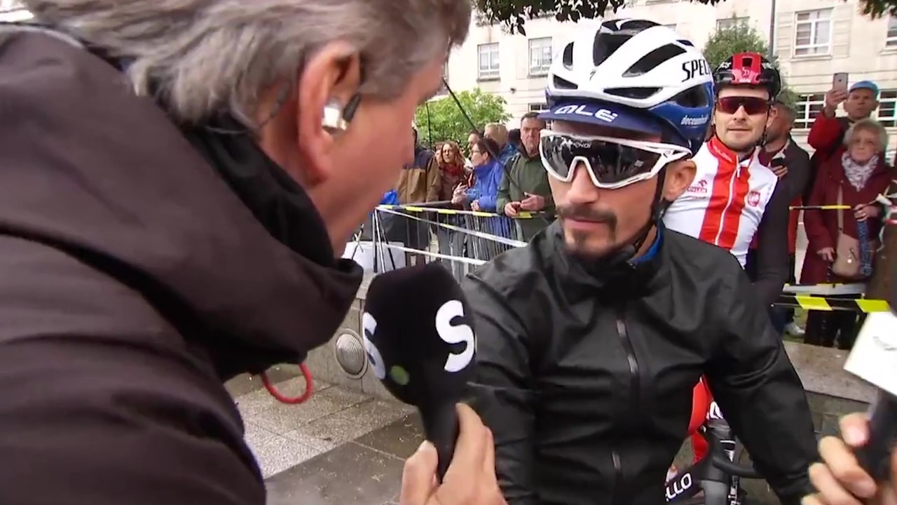 Un journaliste de France Télévision impoli coupe la parole à un confrère