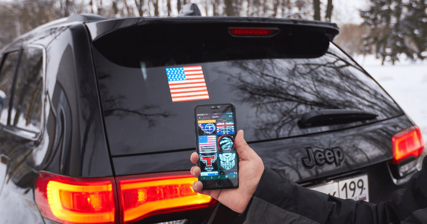 Mojipic, un écran qui permet d'afficher des messages à l'arrière de votre voiture