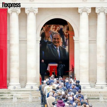 Aux Invalides, une foule venue saluer Jacques Chirac