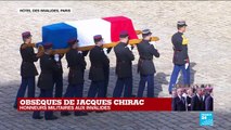Obsèques de Jacques Chirac : le cercueil de l'ancien président entre dans la cour d'honneur des Invalides