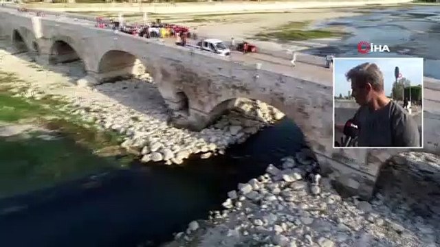 Dünyanın En Eski Köprüsüne Sprey Boya ile Yazı Yazdılar