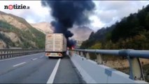 Bardonecchia, incidente tra Tir: camionista muore carbonizzato | Notizie.it