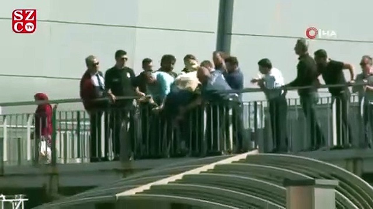 Beylikdüzü metrobüs köprüsünde intihar girişimi