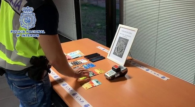 Detenido un conductor de un vehículo de servicio público por estafar a 40 clientes