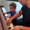 John Legend et son fils jouent ensemble du piano, c’est juste adorable.