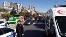 Mamak'ta özel halk otobüsü yolcuların bulunduğu durağa girdi