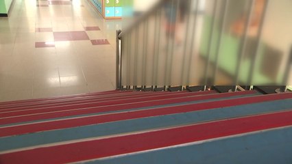 학교 방화 셔터에 목 낀 초등생 의식불명 / YTN