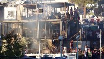 مصرع مهاجرين اثنين في حريق بمخيم لاجئين في اليونان تلته أعمال شغب