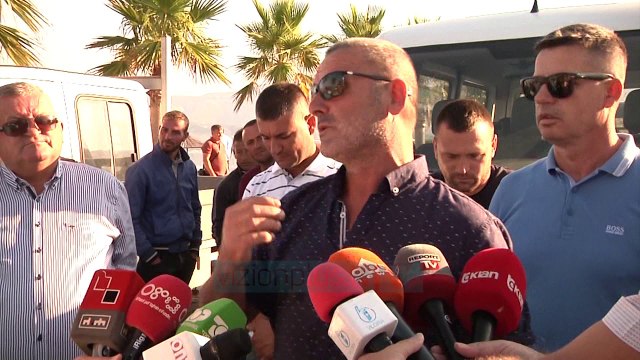 Peshkatarët bllokojnë rrugën nuk i lejohen në Pashaliman - News, Lajme - Vizion Plus